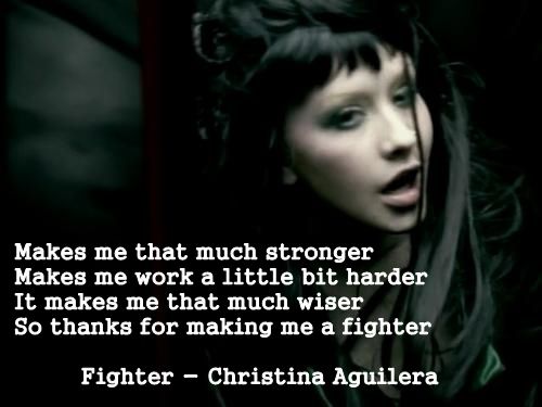 Grau comparativo dos adjetivos com Fighter da Christina Aguilera – English  Advantages